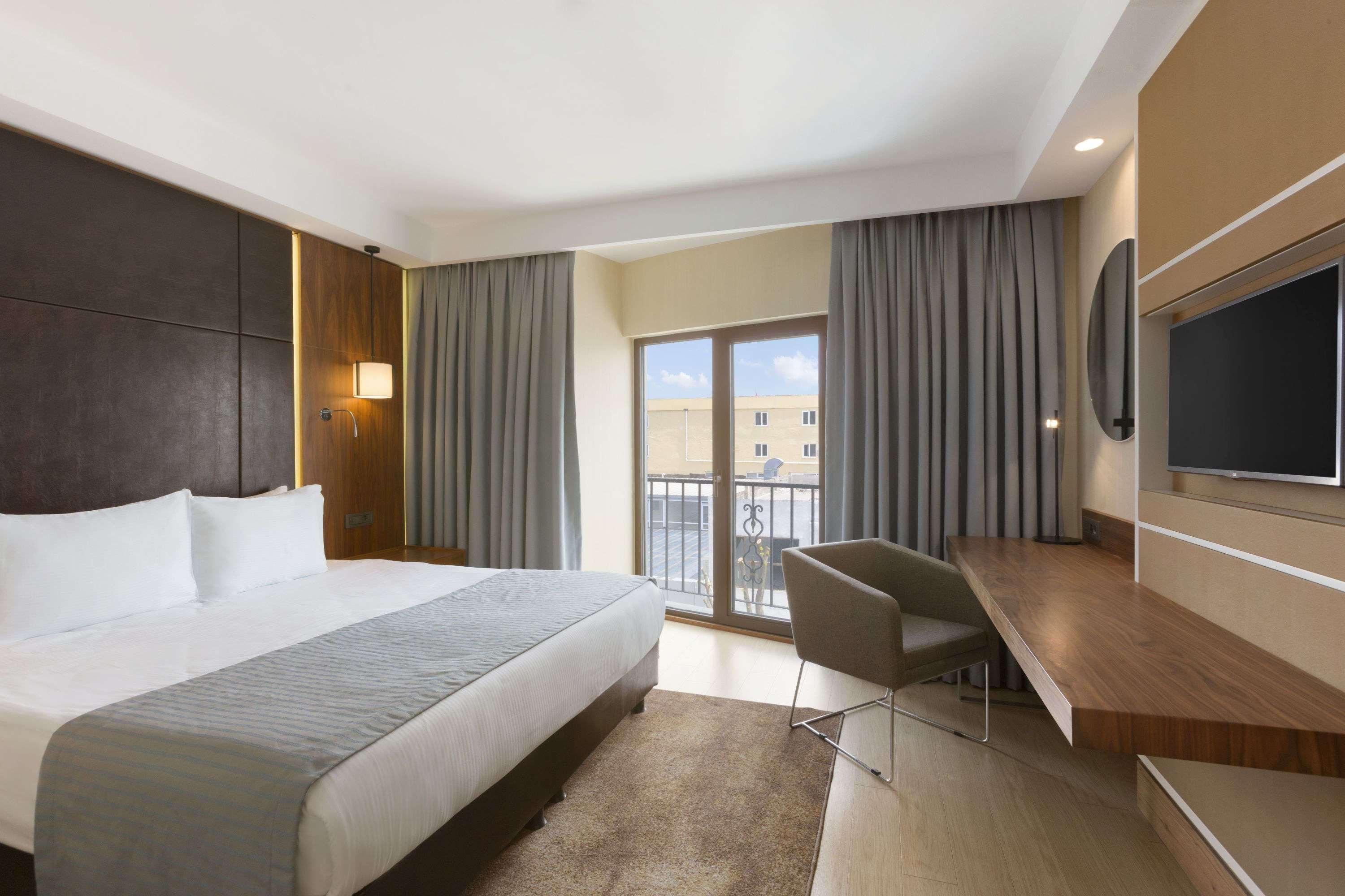 Готель Ramada By Wyndham Istanbul Florya Екстер'єр фото
