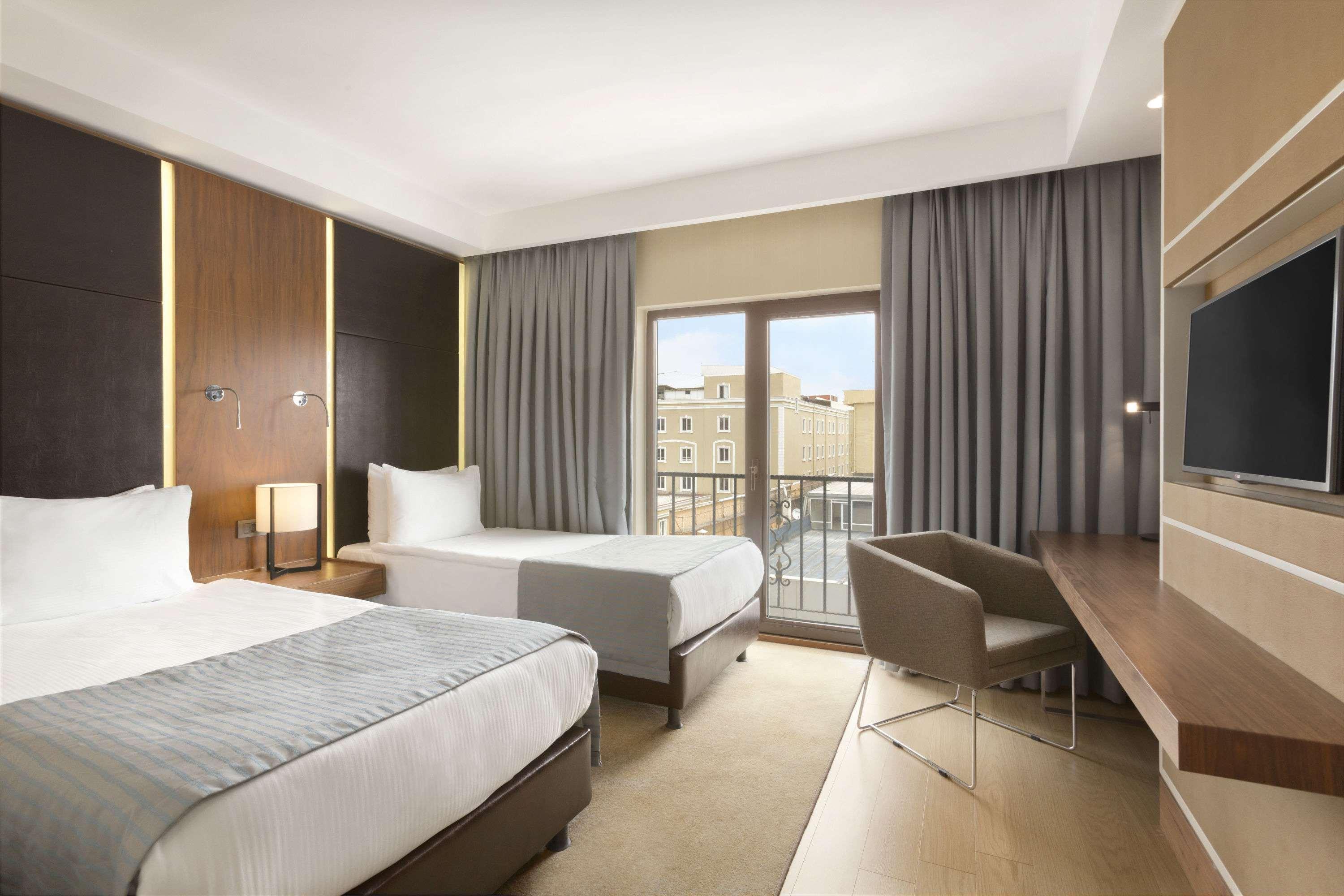 Готель Ramada By Wyndham Istanbul Florya Екстер'єр фото