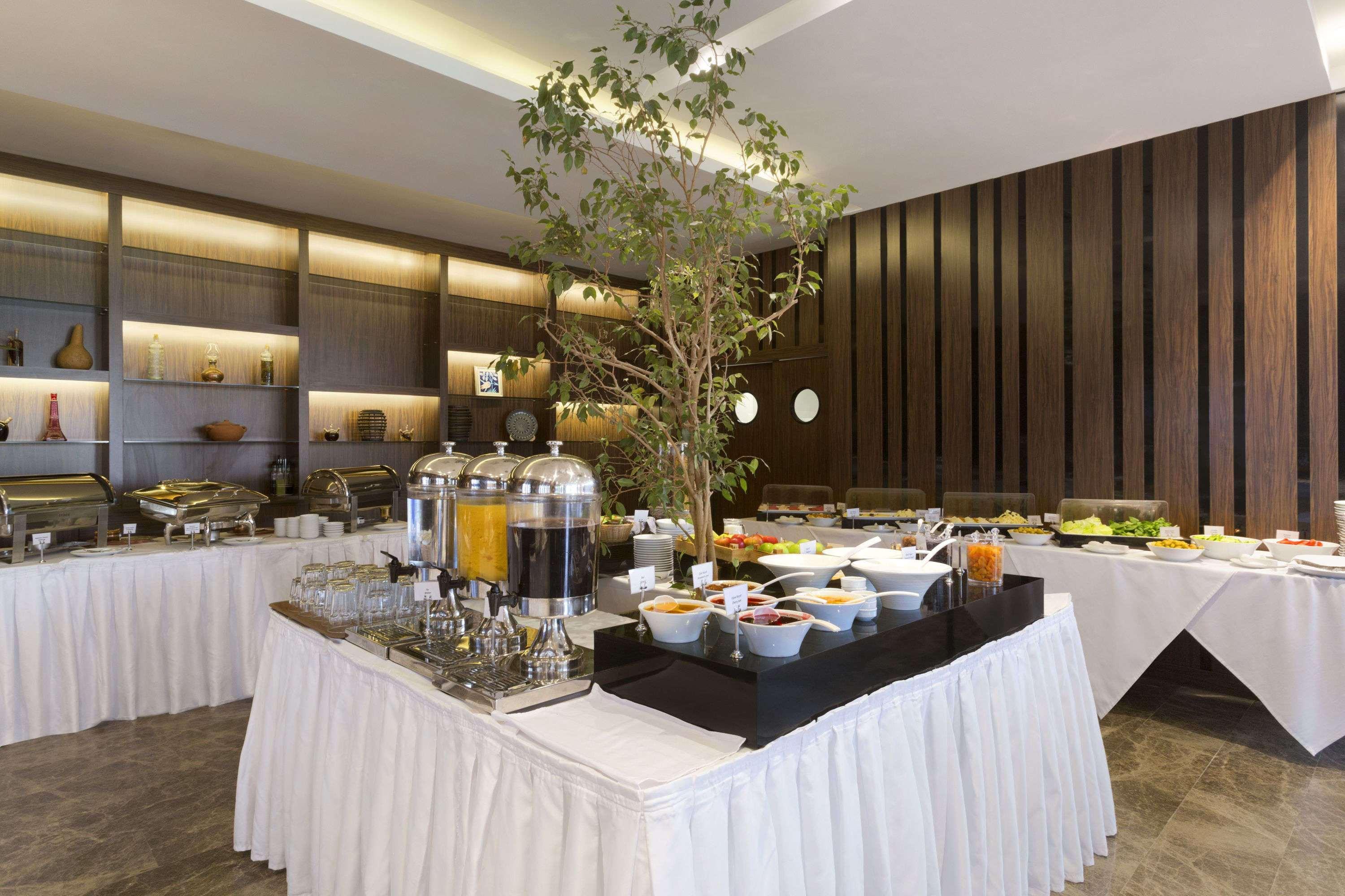Готель Ramada By Wyndham Istanbul Florya Екстер'єр фото