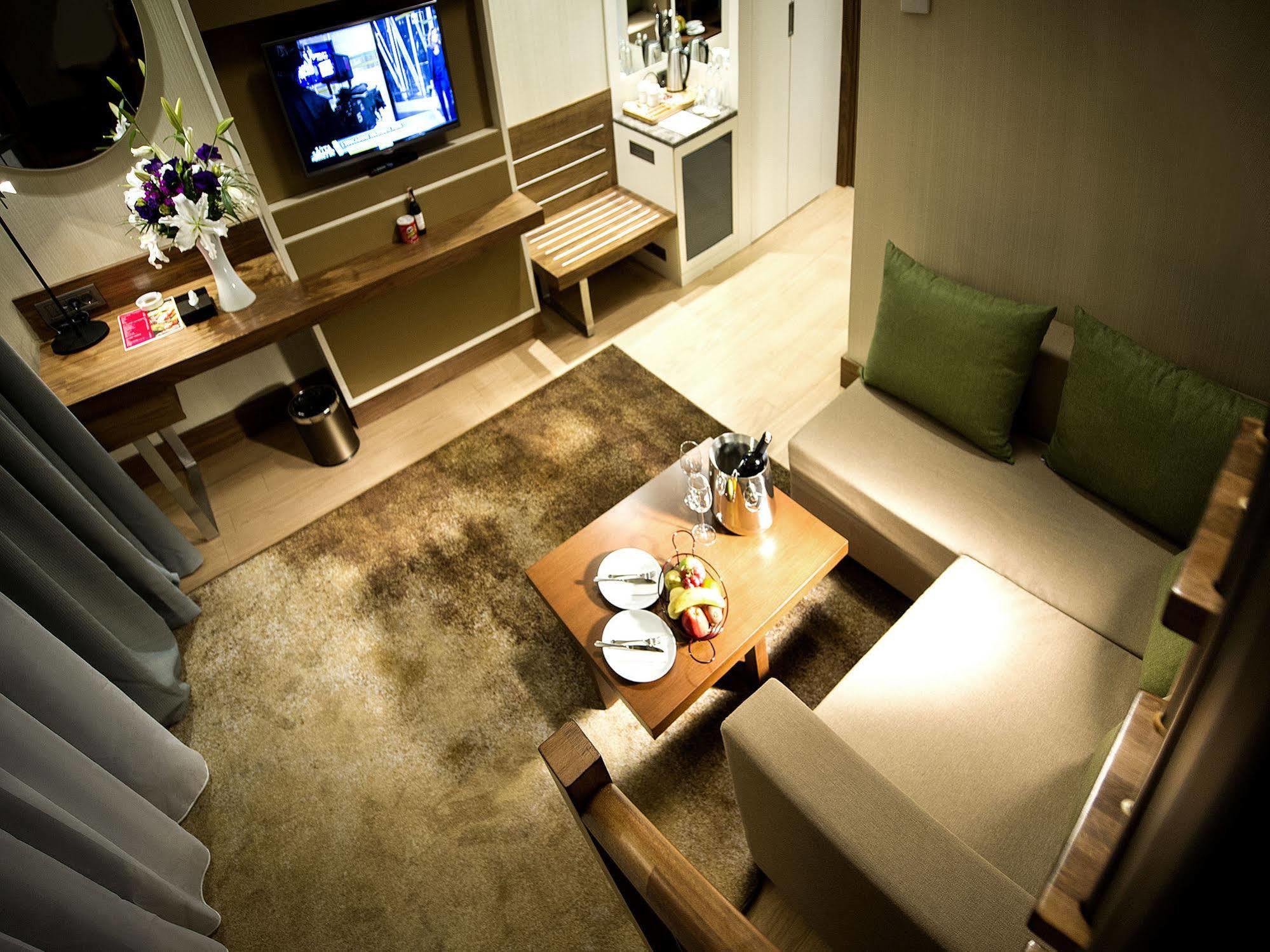 Готель Ramada By Wyndham Istanbul Florya Екстер'єр фото