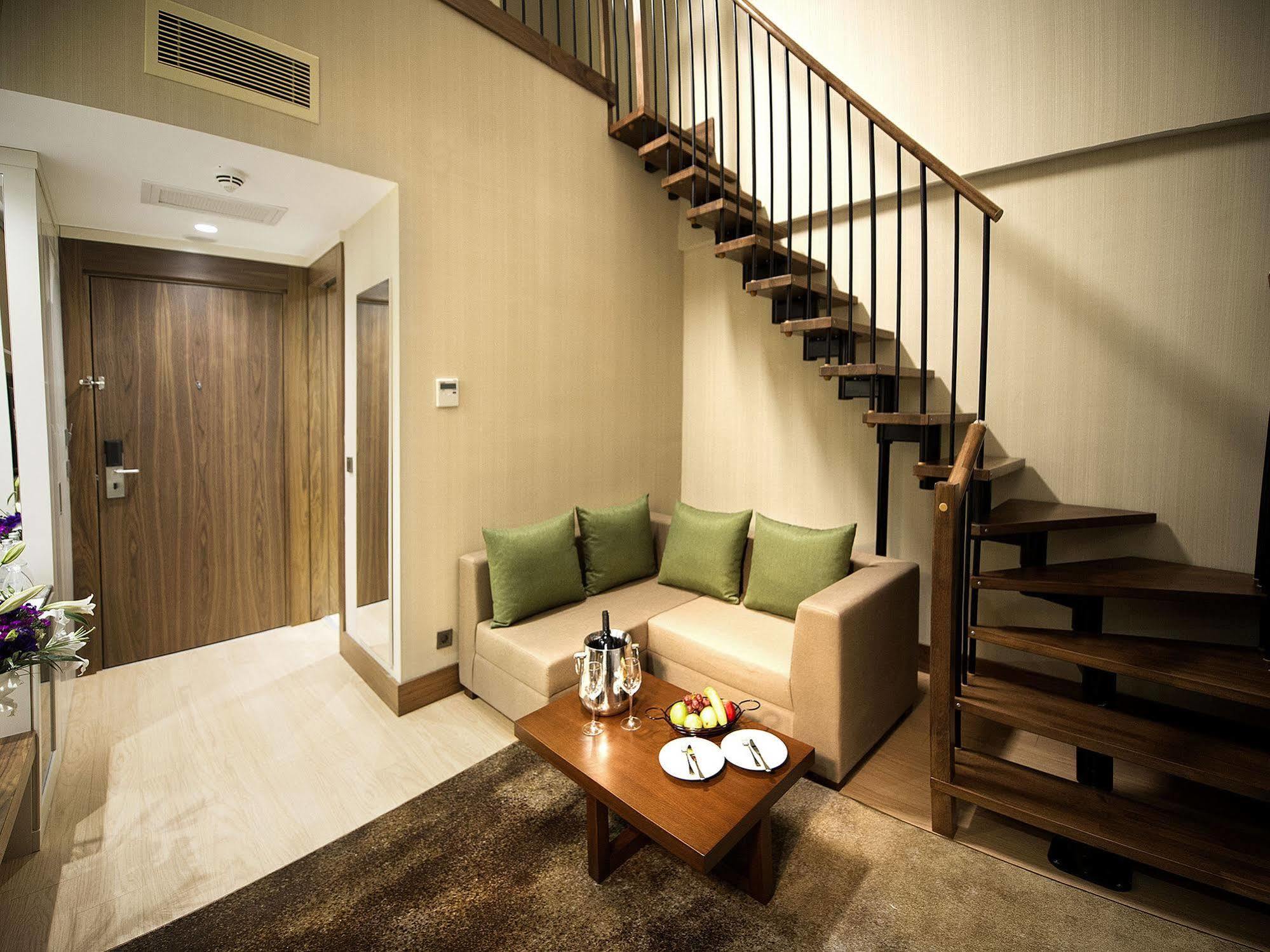 Готель Ramada By Wyndham Istanbul Florya Екстер'єр фото