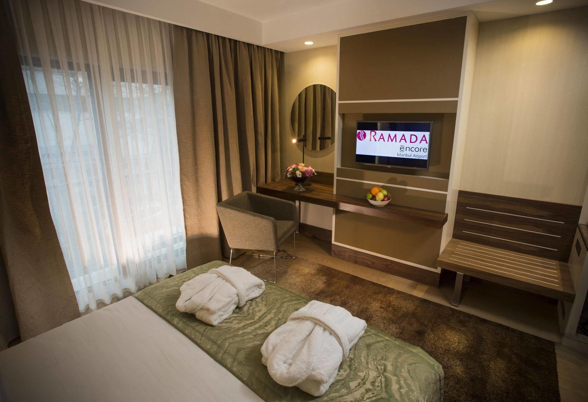 Готель Ramada By Wyndham Istanbul Florya Екстер'єр фото