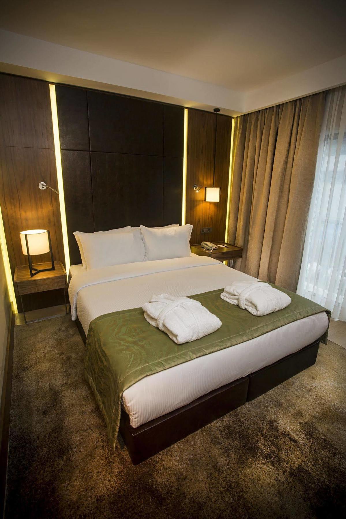 Готель Ramada By Wyndham Istanbul Florya Екстер'єр фото