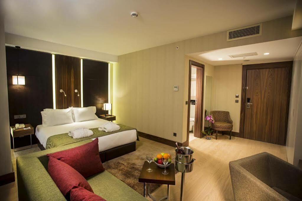 Готель Ramada By Wyndham Istanbul Florya Екстер'єр фото